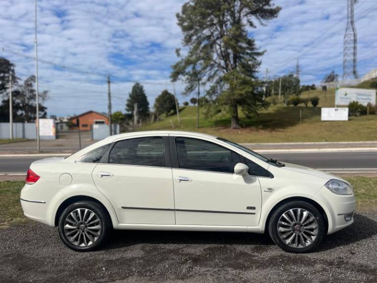 FIAT - LINEA - 2013/2014 - Branca - R$ 35.900,00