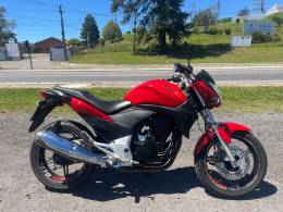HONDA - CB 300R - 2011/2011 - Vermelha - R$ 12.900,00