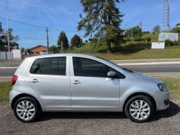 VOLKSWAGEN - FOX - 2010/2011 - Prata - R$ 31.900,00