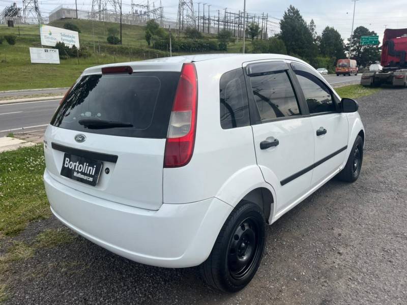 FORD - FIESTA - 2003/2003 - Branca - R$ 18.900,00