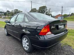 FORD - FOCUS - 2006/2007 - Preta - R$ 25.900,00
