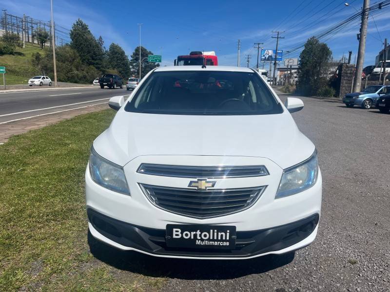 CHEVROLET - ONIX - 2013/2014 - Branca - R$ 47.900,00