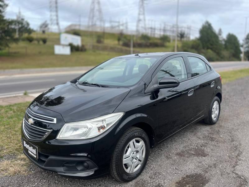 CHEVROLET - ONIX - 2013/2014 - Preta - R$ 43.900,00