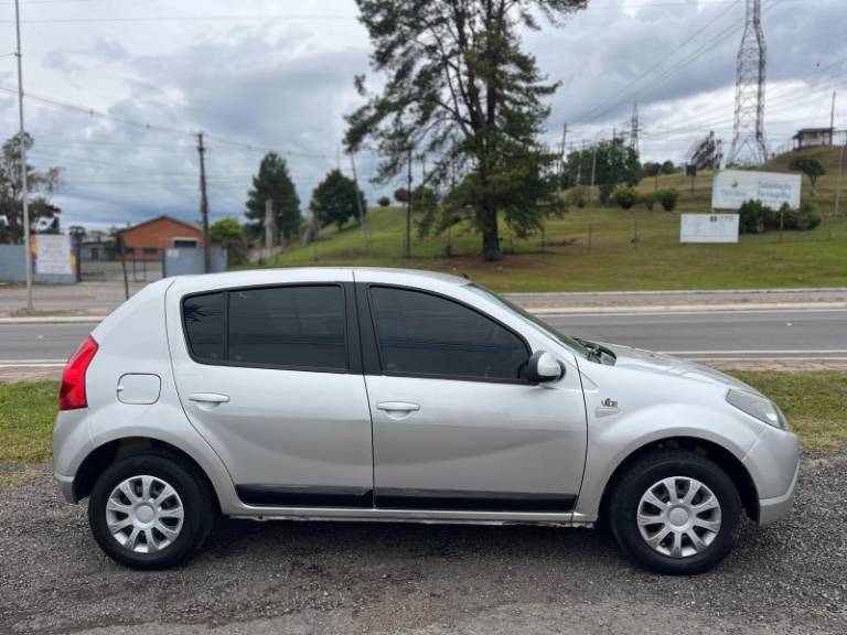 RENAULT - SANDERO - 2009/2010 - Prata - R$ 30.900,00