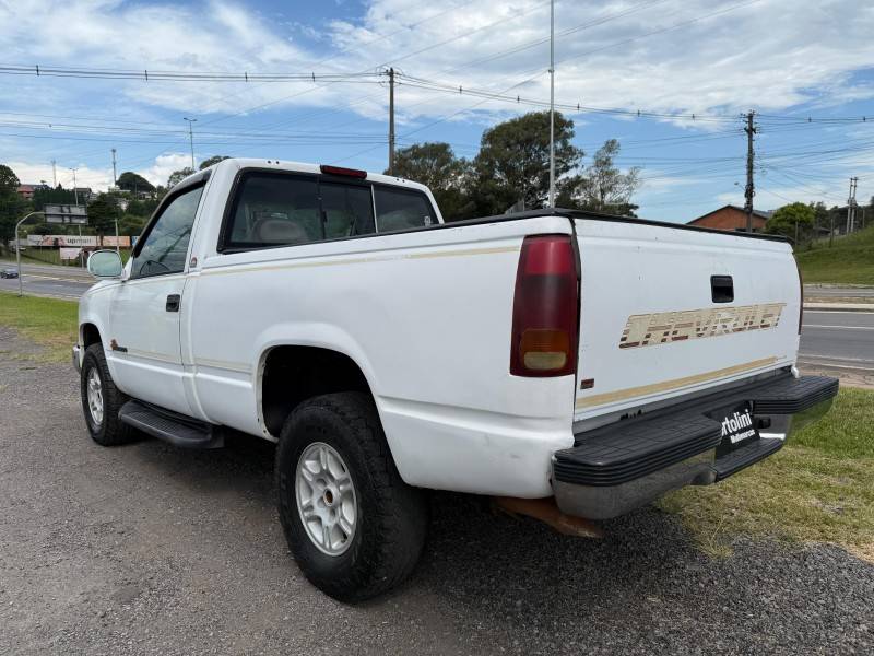 CHEVROLET - SILVERADO - 1997/1998 - Branca - R$ 65.000,00