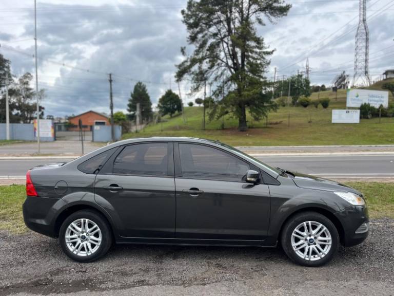 FORD - FOCUS - 2013/2013 - Cinza - R$ 41.900,00