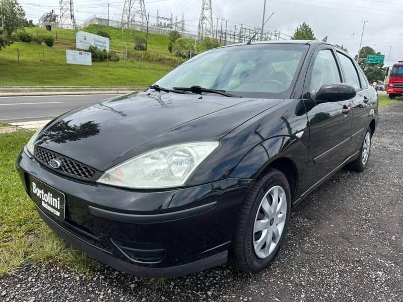 FORD - FOCUS - 2006/2007 - Preta - R$ 25.900,00