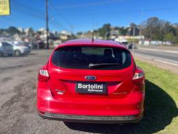FORD - FOCUS - 2015/2015 - Vermelha - R$ 51.900,00