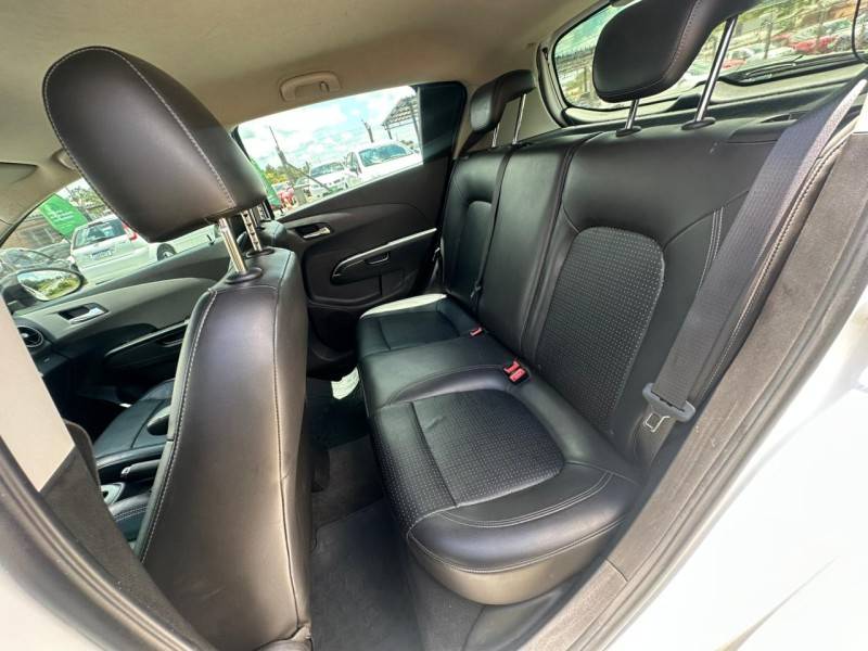 CHEVROLET - SONIC - 2013/2014 - Branca - R$ 41.900,00