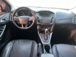 FORD - FOCUS - 2015/2016 - Branca - R$ 60.900,00