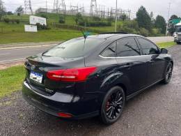 FORD - FOCUS - 2017/2018 - Preta - R$ 68.900,00