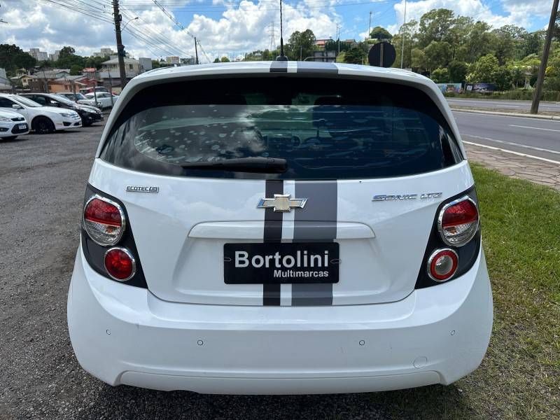 CHEVROLET - SONIC - 2013/2014 - Branca - R$ 41.900,00