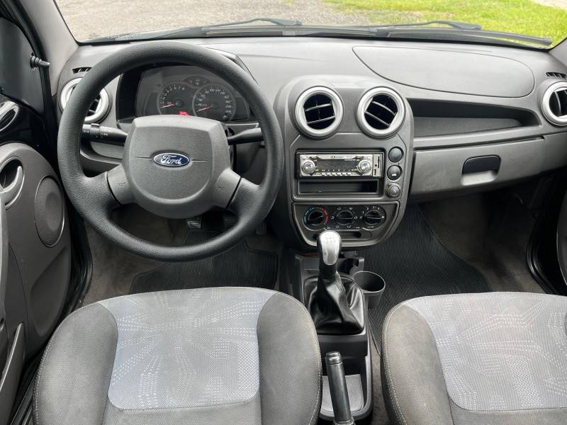 FORD - KA - 2012/2013 - Preta - R$ 24.900,00