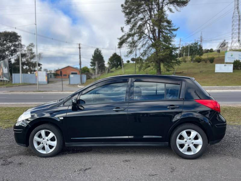 NISSAN - TIIDA - 2010/2011 - Preta - R$ 33.900,00
