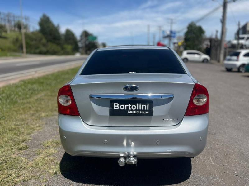 FORD - FOCUS - 2011/2012 - Prata - R$ 41.900,00