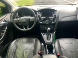 FORD - FOCUS - 2017/2018 - Preta - R$ 68.900,00