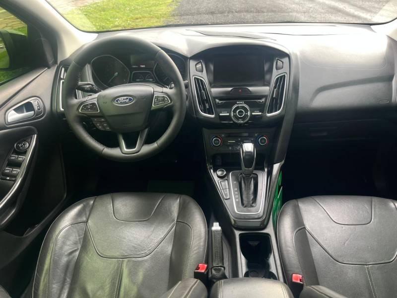 FORD - FOCUS - 2017/2018 - Preta - R$ 68.900,00