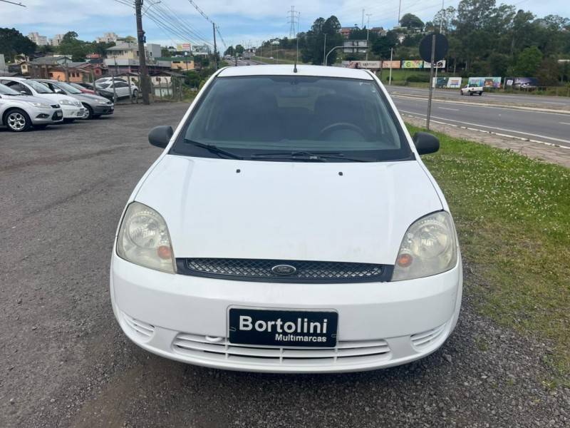 FORD - FIESTA - 2003/2003 - Branca - R$ 18.900,00