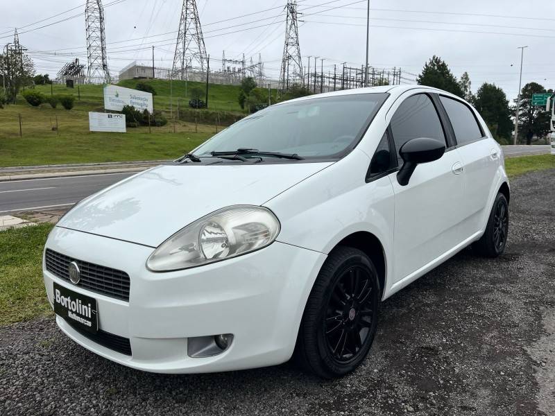 FIAT - PUNTO - 2011/2012 - Branca - R$ 35.900,00